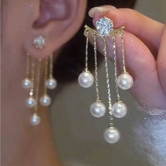 Jewelry - Rhinestone and faux pearl earrings